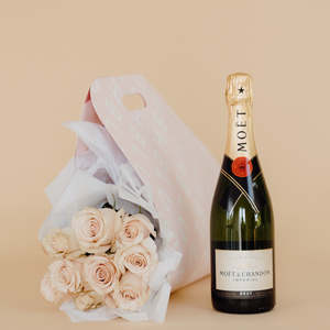 Romantic: Rose Carrier + Moët