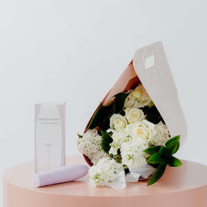 Romantic: Small Mixed Carrier + Smile Makers Vibrator