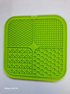 Feeding Bowls: Lick Mat Green Medium (200mm x 200mm) - Poppy's Playbox