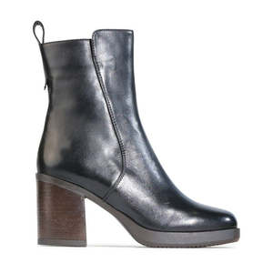 EOS - Katt Boot // Black