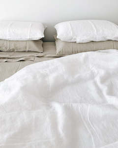 Bedding: LINEN DUVET SET WHITE- KING