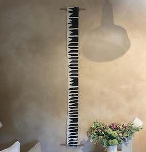 Art: Textile Totem - Swing White/Black