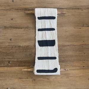 Art: Textile Totem - Stability White / Black