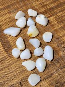 Tumbles: White Opal tumble