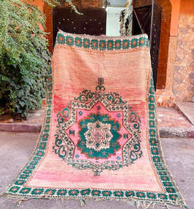 Moroccan Rugs: VINTAGE MOROCCAN RUG 285 X 190 (0302)