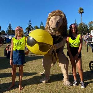 Grace, Aaliyah & Bob rock our Bold AF Singlet - Location: Womad 2020 NZ