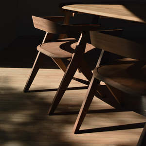 Esrawe: Kanji Chair