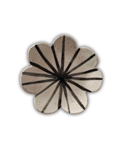Kitchen Living: Mini Ceramic Flower Plate | Black
