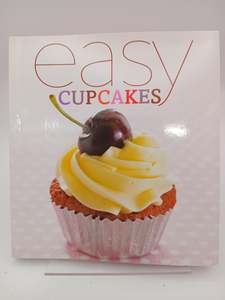 Baking Desserts: Easy Cupcakes by Unknown