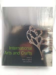 International Arts and Crafts by Karen Livingstone, Linda Parry