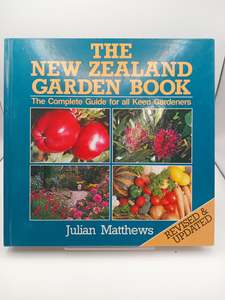 Gardening: The New Zealand Garden Book: The Complete Guide for all Keen Gardeners by Julian Matthews
