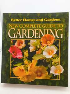 Gardening: New Complete Guide to Gardening by Susan A. Roth