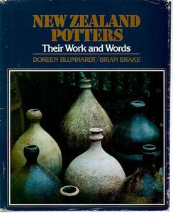 Nz Art: New Zealand Potters: Their Work And Words by Doreen Blumhardt