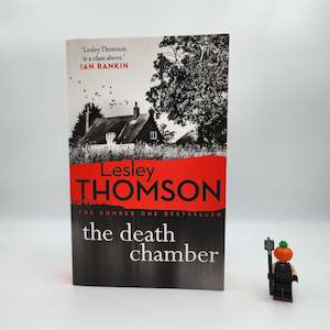 Adult: The Death Chamber (The Detective's Daughter #6) - Lesley Thomson
