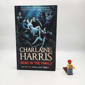 Vampire Books: Dead in the Family (Sookie Stackhouse #10) - Charlaine Harris
