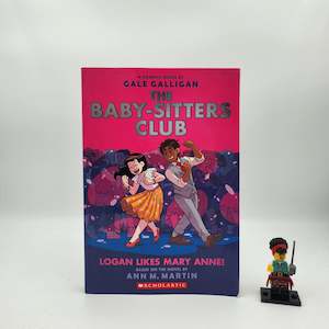 Logan Likes Mary Anne! (Baby-Sitters Club Graphic Novels #8) - Ann M. Martin