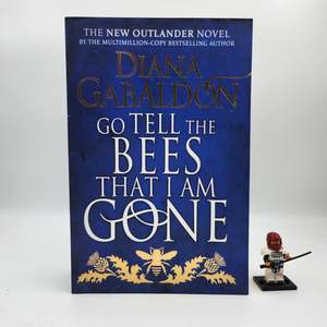 Go Tell the Bees That I Am Gone (Outlander #9) - Diana Gabaldon