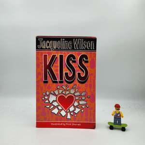 Childrens Books: Kiss - Jacqueline Wilson