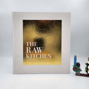The Raw Kitchen - Olivia Scott