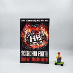 Action: Scorched Earth (Henderson's Boys #7) - Robert Muchamore