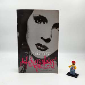 Vampire Books: Hourglass (Evernight #3) - Claudia Gray