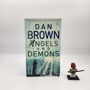 Under 5: Angels and Demons (Robert Langdon #1) - Dan Brown