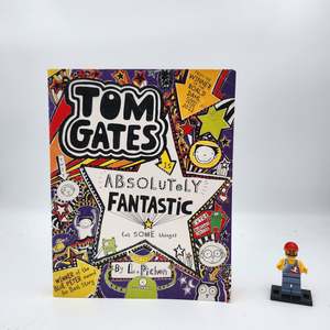 Tom Gates is Absolutely Fantastic [at Some Things] (Tom Gates #5) - Liz Pichon