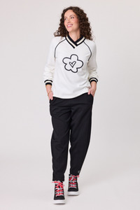 18: Daisy V Neck Sweatshirt White