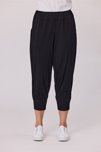 20: Ease Knit Side Panel Pant Black