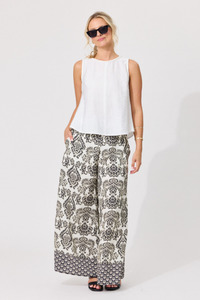 8: Piper Top White