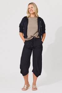 10: Larissa Pants Black