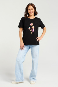 10: Lara T-Shirt Black