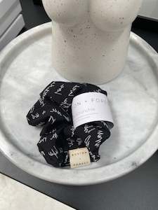 Sale: Scrunchie - Silk words ®