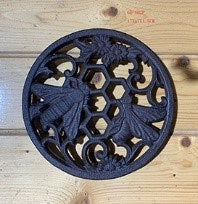 Kitchen: Iron Bee Trivet