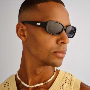 Eyewear: LE SPECS GIGGLEMUG - BLACK