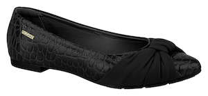 Croco: ModareUltraconfort 7334.111 Classic Pointy Toe Flat Moccasin in Croco Black With a Bow