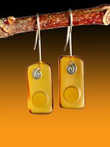 Signature Earrings in Vintage Amber