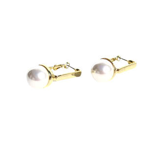 Queen Of Foxes: Queen Of The Foxes - The XL Pearl Earrings