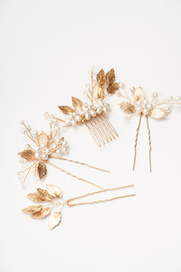 Pearl Flowers with Golden Leaves Hairpin Set