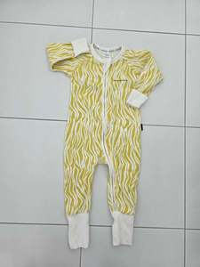 EUC SIZE 6-12 MONTHS