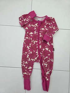 EUC SIZE 3-6 MONTHS