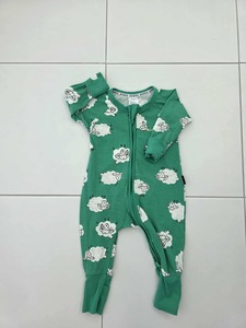 EUC SIZE 0-3 MONTHS