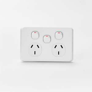 Switch Gear: iLuxlite Double Power Point with Extra Switch - 10A - Horizontal - White