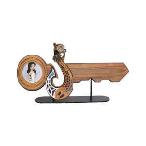 21st Keys: 21ST THE FISHHOOK OF MAUI & CELEBRATION KEY WITH STAND