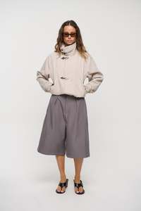 Womens Shorts: Roni Long Short Dark Grey