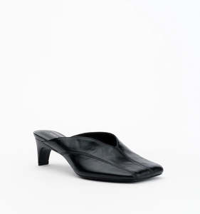 Alias Mae Rosa Black Oily Crinkle Leather