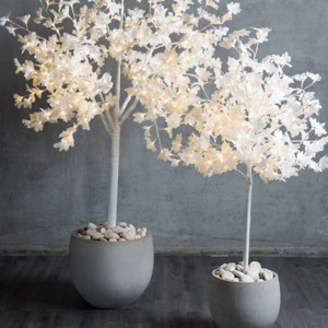 Christmas: Maple Leaf LED Tree