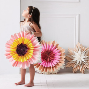 Homewares: Storybook Hanging Paper Dahlia