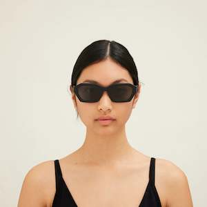 Accessories: Kinetic - Black White