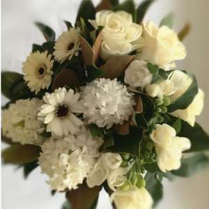 All Flowers: White & Cream flower bouquet - Elegant & Timeless